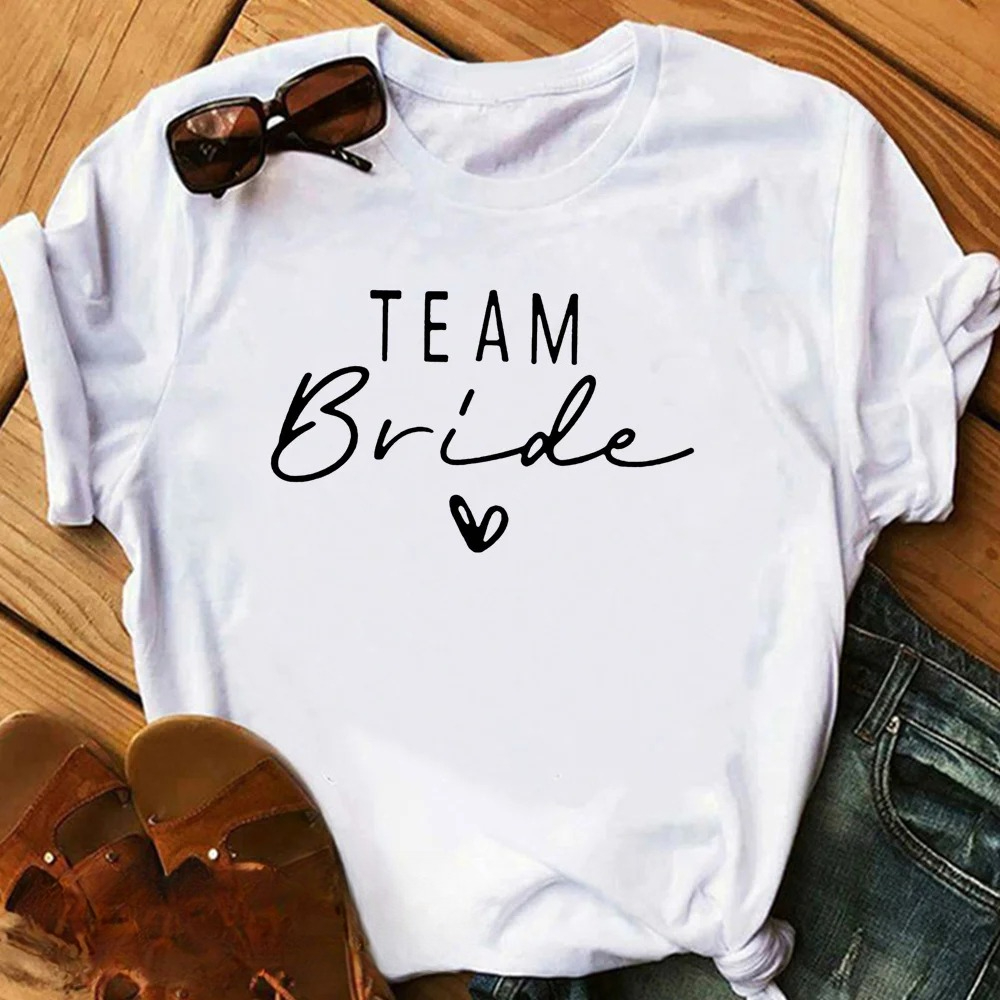 Bride's Best Friend T-shirt  A - Summer Clothing Must Haves recension och pris