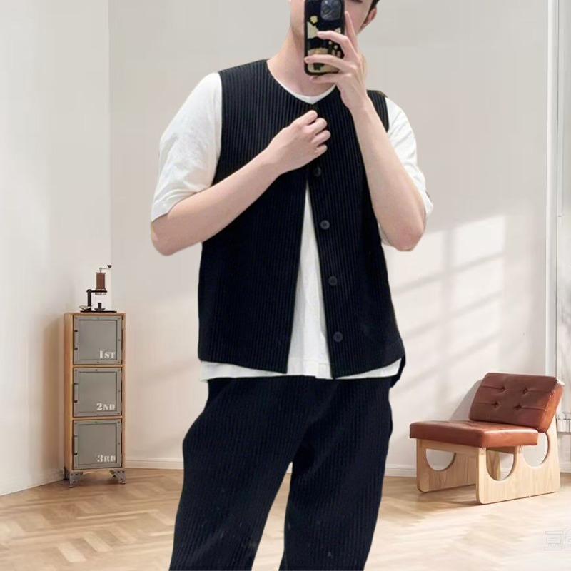 Miyake Original Pleated Vest M - Crew Clothing Summer Jacket recension och pris